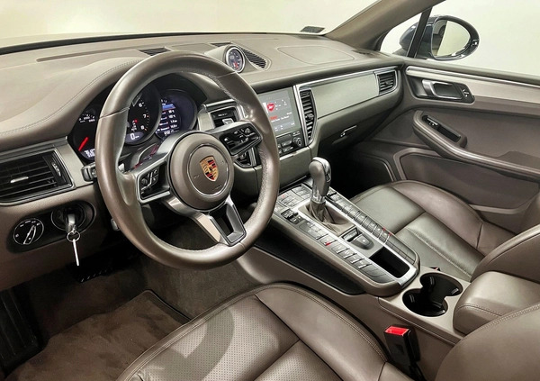 Porsche Macan cena 179000 przebieg: 76146, rok produkcji 2018 z Trzcianka małe 781